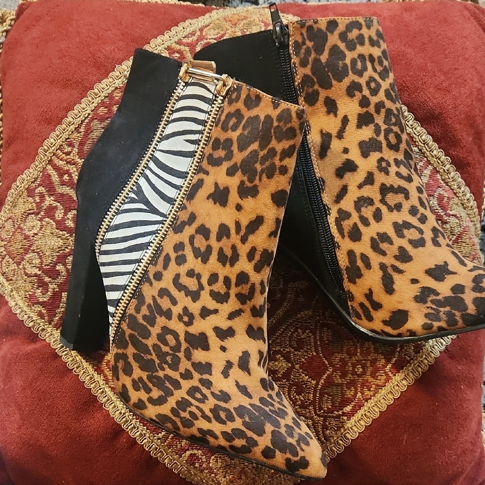 Shoe Dazzle Brown and Black Ankle Boots